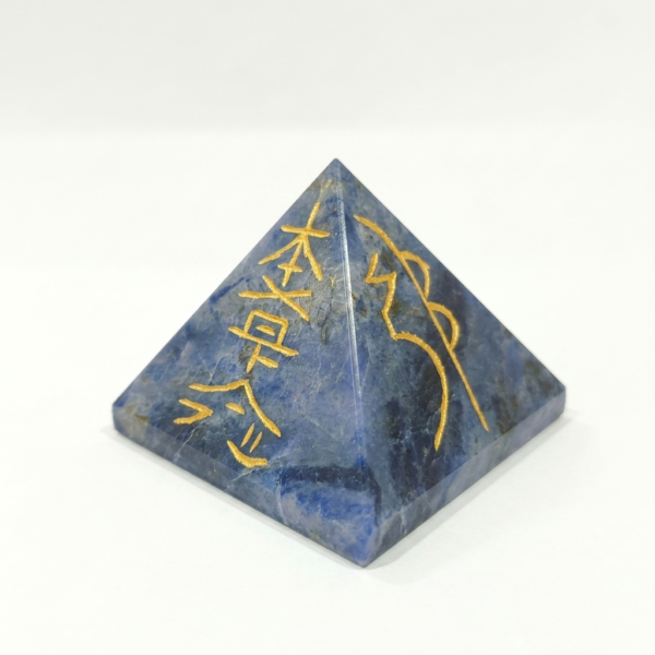 Lapis Lazuli Energy Pyramid – Crystal for Wisdom, Communication & Mental Clarity